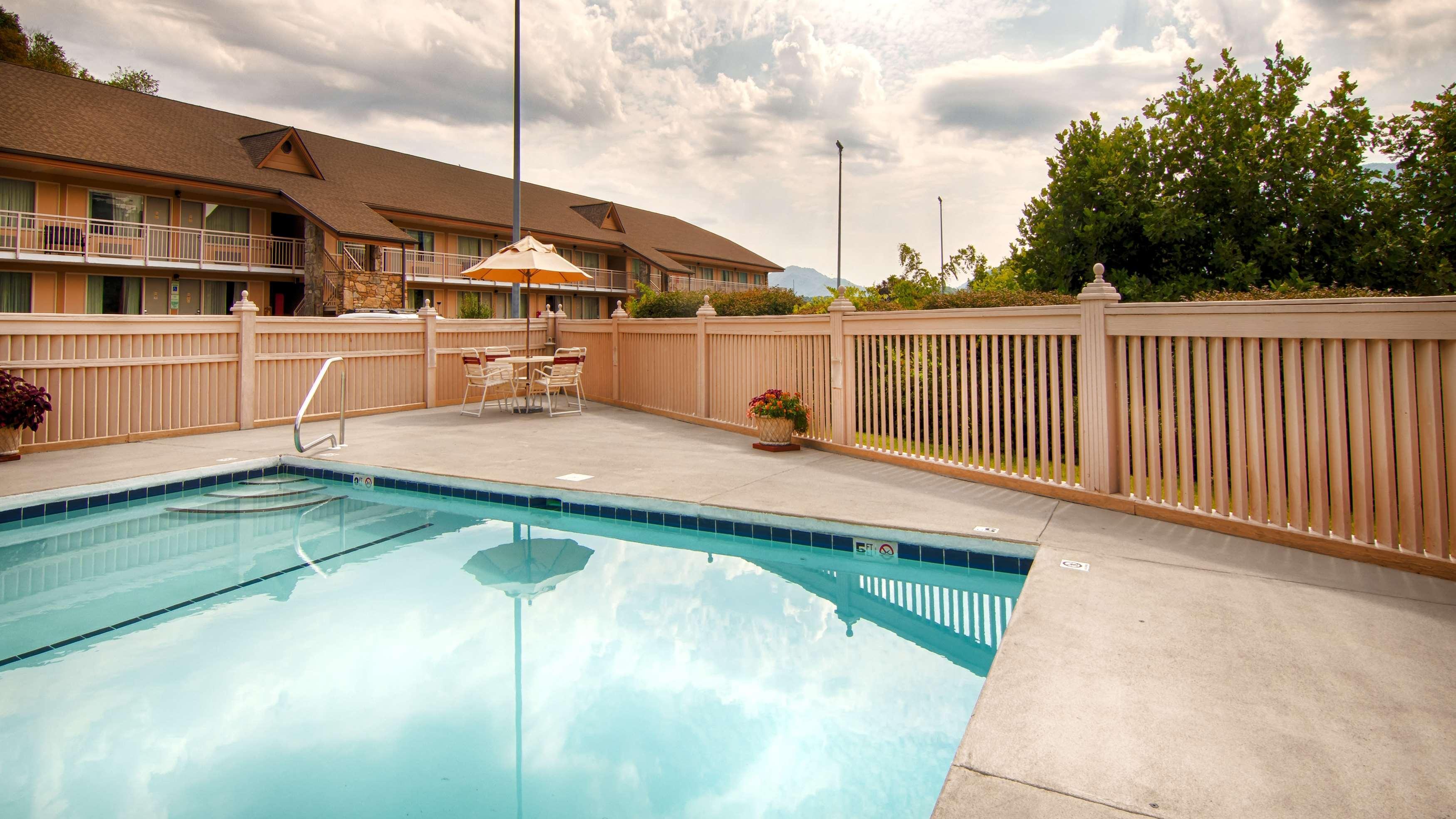 Best Western Smoky Mountain Inn Waynesville Exterior photo